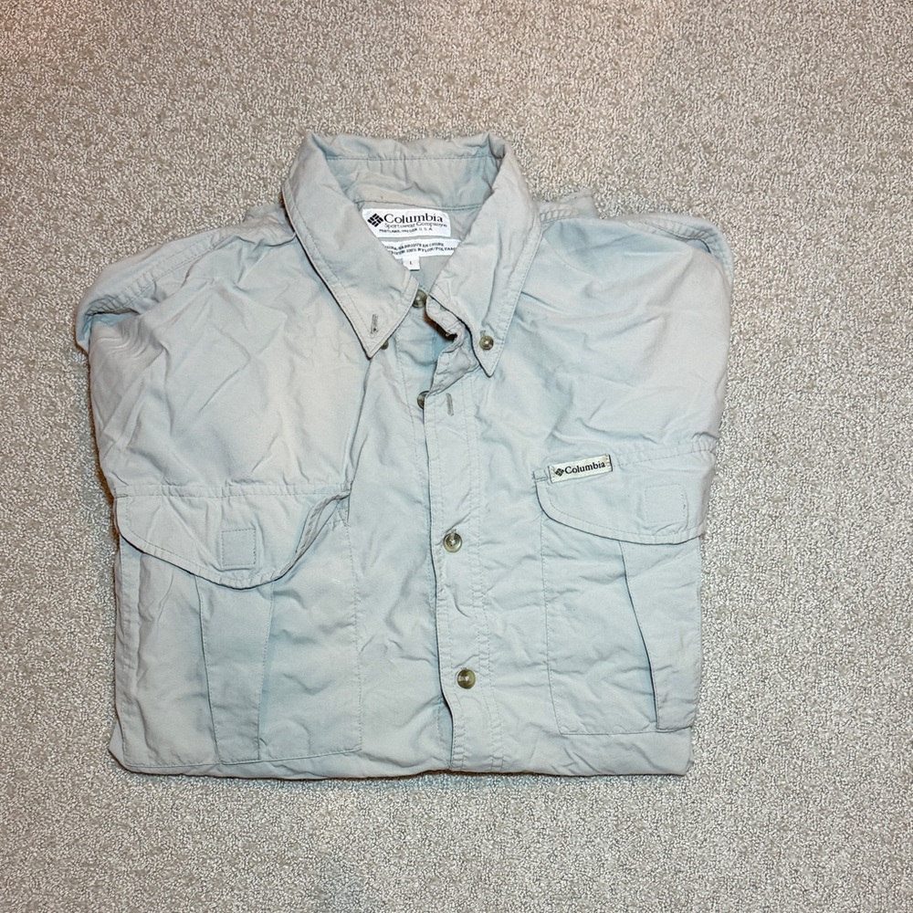 Men’s Columbia Light Gray Casual Button Down Shirt